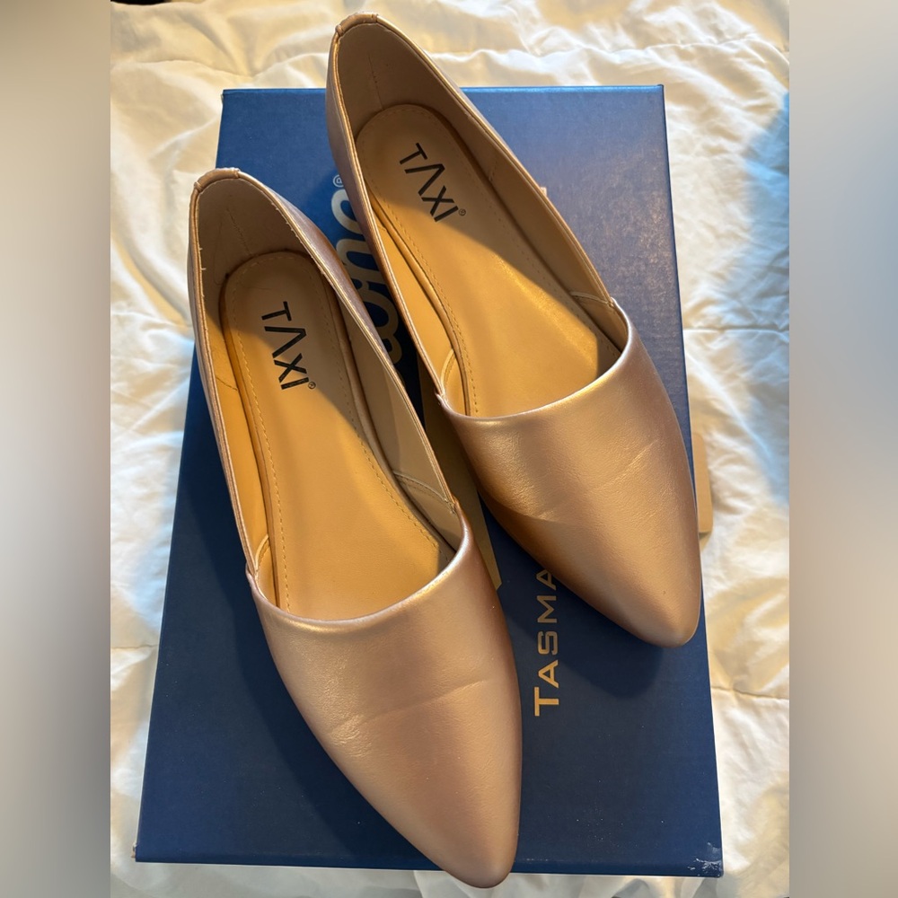 Taxi rose gold flats
